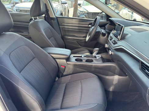 Used 2025 Nissan Altima 2.5 SV FWD image 36