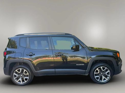Used 2018 Jeep Renegade Latitude w/ Cold Weather Group AWD/4WD image 2