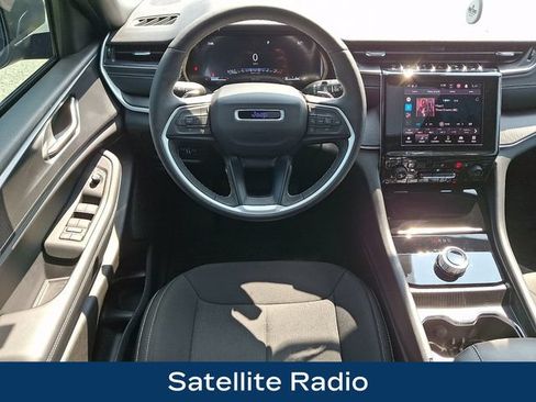 Used 2025 Jeep Grand Cherokee Laredo X w/ Luxury Tech Group I AWD/4WD image 3