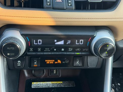 Used 2019 Toyota RAV4 Limited AWD/4WD image 51