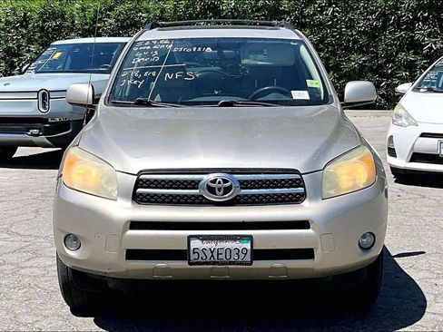 Used 2006 Toyota RAV4 Limited FWD image 2