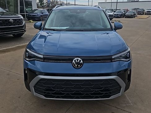 New 2026 Volkswagen Taos SE image 2
