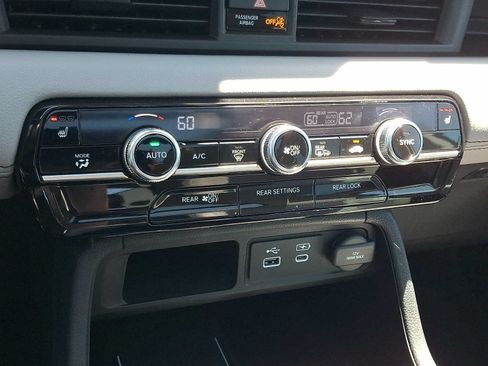 Certified 2025 Honda Pilot Touring image 16