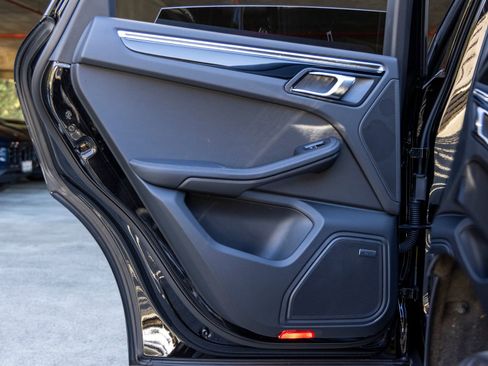 Certified 2025 Porsche Macan image 42