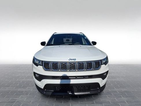 Used 2024 Jeep Compass Latitude AWD/4WD image 2