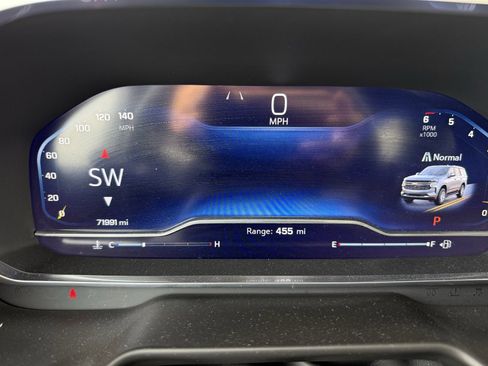 Used 2023 Chevrolet Suburban Premier image 7