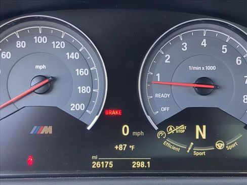 Used 2018 BMW M3 RWD image 9