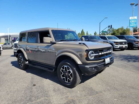 Certified 2025 Ford Bronco Outer Banks AWD/4WD image 9