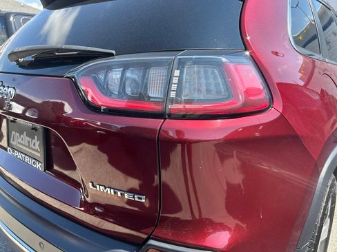Used 2019 Jeep Cherokee Limited FWD image 12