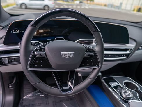 Used 2026 Cadillac Lyriq Signature Sport AWD/4WD image 14