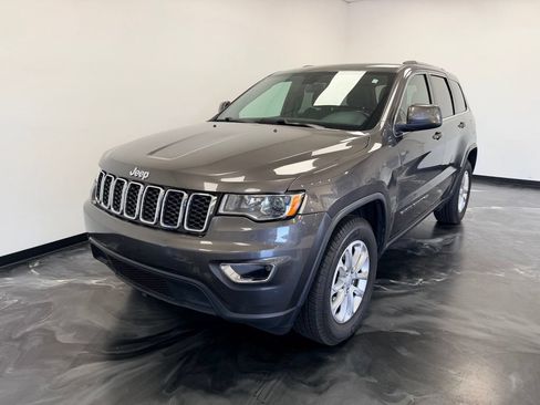 Used 2021 Jeep Grand Cherokee Laredo AWD/4WD image 4