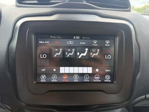 Used 2021 Jeep Renegade Latitude FWD image 16