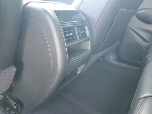 Used 2025 Cadillac XT5 Premium Luxury image 11