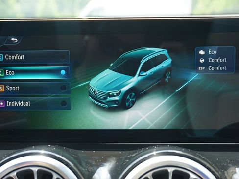 Used 2025 Mercedes-Benz GLB 250 image 35