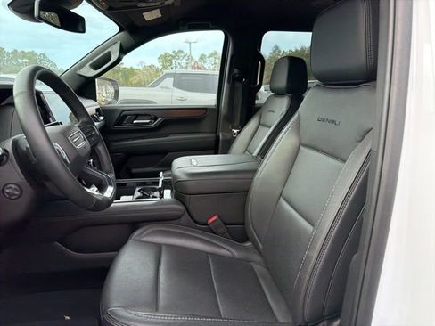 Used 2025 GMC Yukon XL Denali image 7