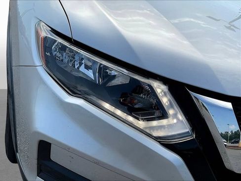 Used 2020 Nissan Rogue SV FWD image 32