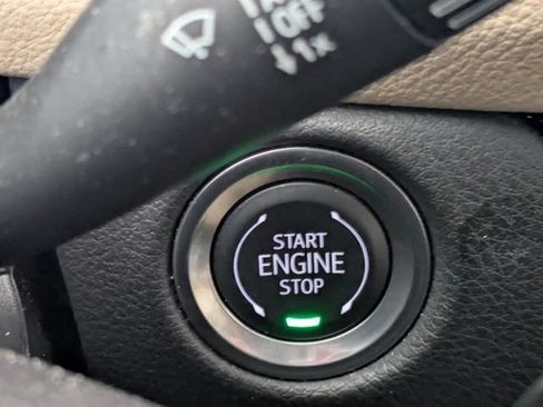 Used 2025 Cadillac XT4 Premium Luxury FWD image 26