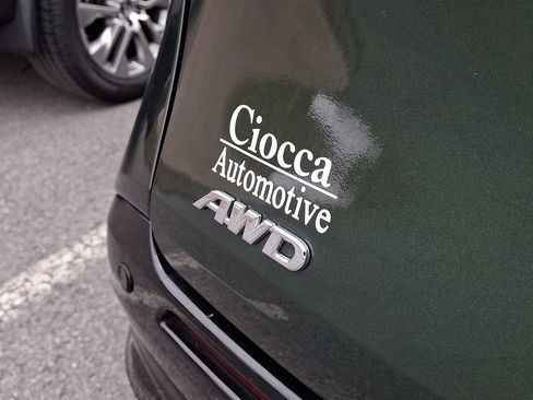 Used 2023 Toyota Sienna Limited image 37