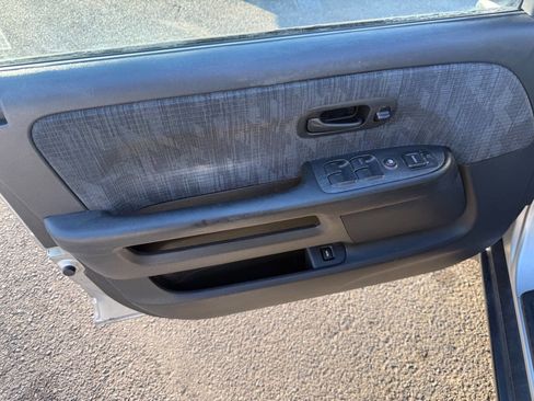 Used 2004 Honda CR-V LX image 8