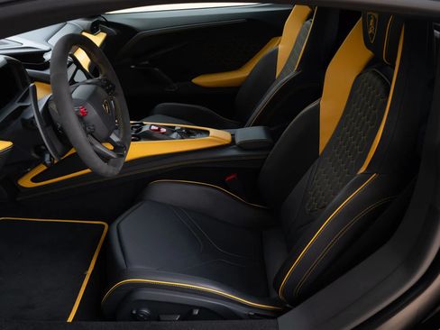 Used 2024 Lamborghini Revuelto AWD/4WD image 14