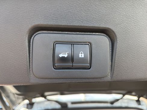 Used 2025 Nissan Rogue SV AWD/4WD image 23