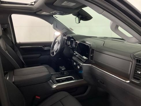 Used 2024 GMC Sierra 1500 SLT w/ SLT Premium Plus Package AWD/4WD image 30