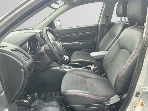 Used 2023 Mitsubishi Outlander Sport ES image 9