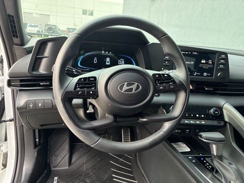 Used 2021 Hyundai Elantra SEL w/ Convenience Package FWD image 11