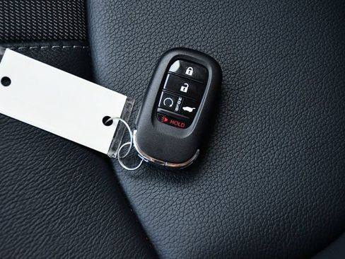 Used 2025 Honda Pilot Touring image 19