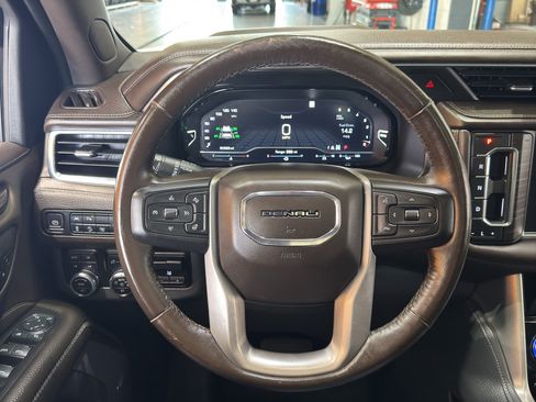 Used 2022 GMC Yukon Denali w/ Denali Ultimate Package AWD/4WD image 28