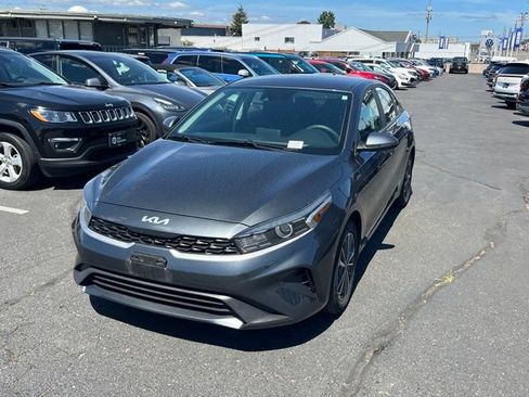 Certified 2023 Kia Forte LXS w/ LXS Technology Package FWD image 3