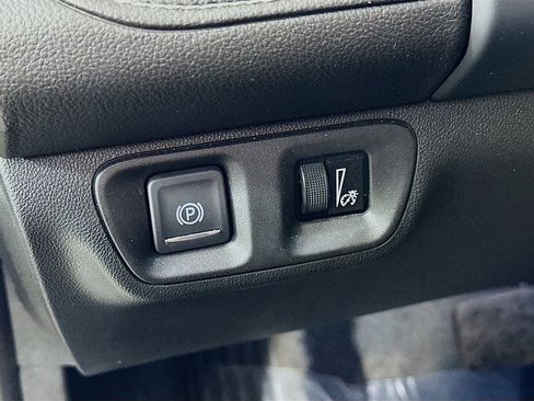 Used 2023 GMC Acadia SLE w/ Driver Convenience Package FWD image 14