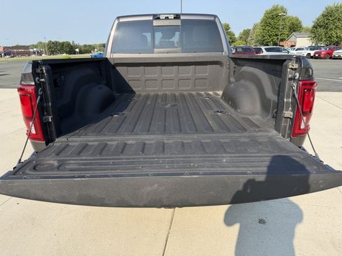 Used 2025 RAM 3500 Laramie AWD/4WD image 7