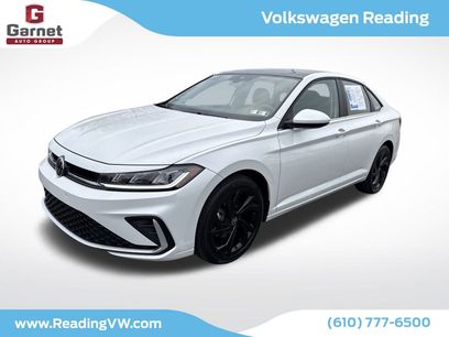 Certified 2025 Volkswagen Jetta SE w/ Sunroof Package