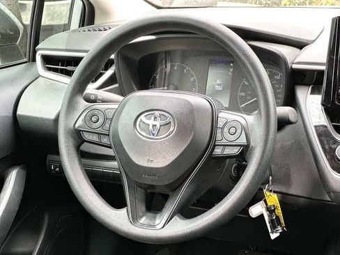 Used 2025 Toyota Corolla LE FWD image 27