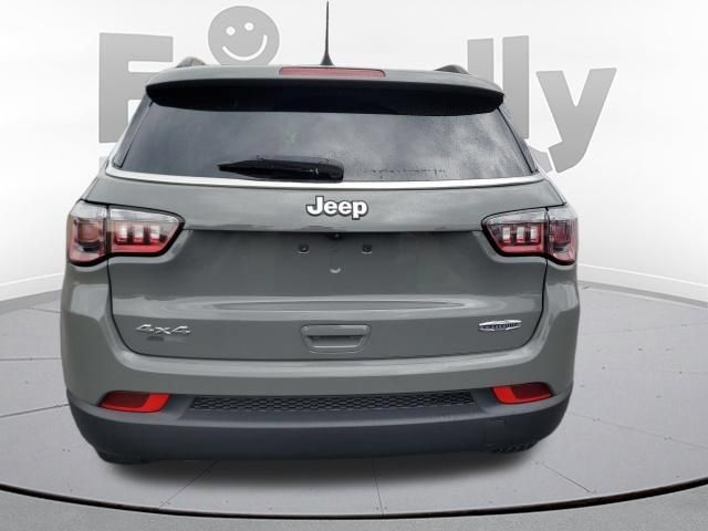 Used 2023 Jeep Compass Latitude w/ Convenience Group AWD/4WD image 4