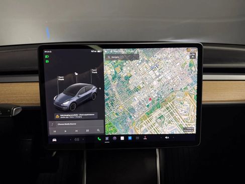 Used 2021 Tesla Model Y Long Range image 11