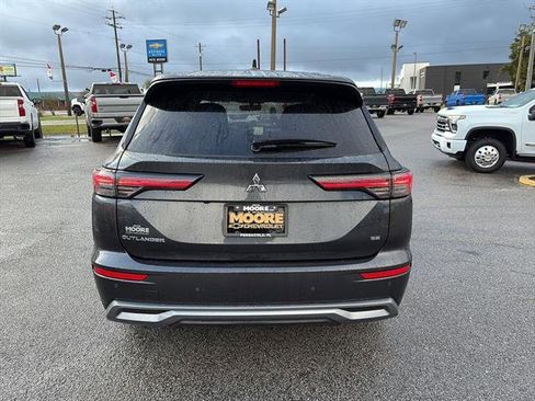 Used 2025 Mitsubishi Outlander SE image 6