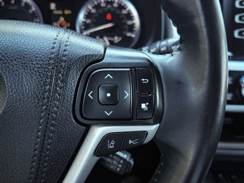 Used 2019 Toyota Highlander XLE image 10