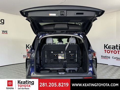 Certified 2025 Toyota Sienna XLE image 19