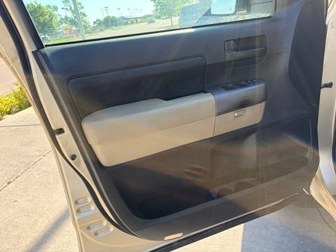 Used 2010 Toyota Tundra 4x4 Double Cab image 9