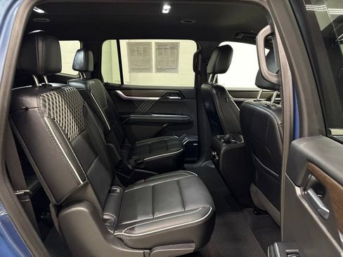 Used 2025 GMC Acadia Denali AWD/4WD image 33