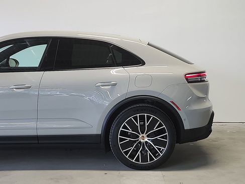 New 2026 Porsche Macan 4 Electric image 7