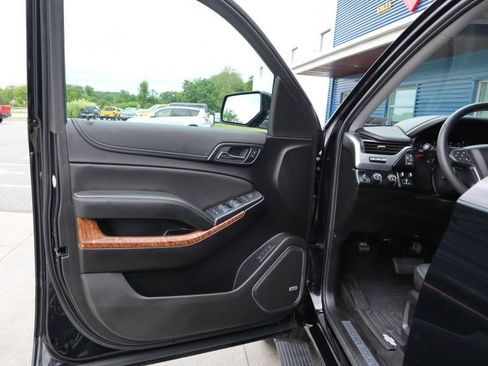 Used 2018 Chevrolet Tahoe Premier AWD/4WD image 16