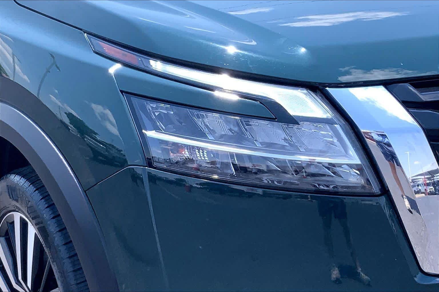Used 2023 Nissan Pathfinder Platinum FWD image 28