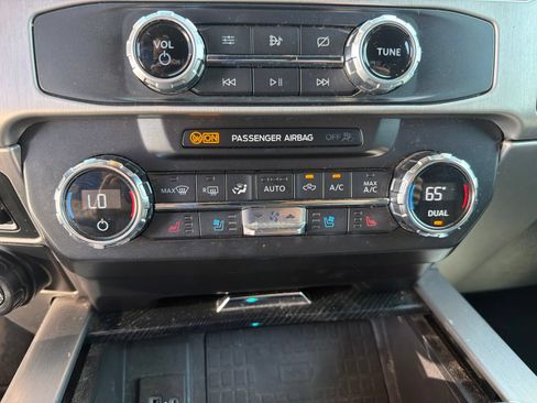 Used 2022 Ford F250 Platinum w/ FX4 Off-Road Package AWD/4WD image 19