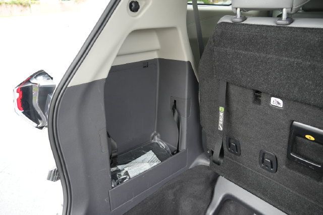 Used 2024 Toyota Sienna XLE FWD image 12