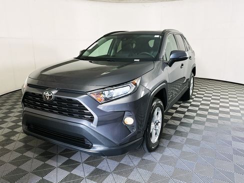 Used 2021 Toyota RAV4 XLE w/ Convenience Package FWD image 7