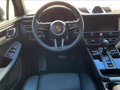 Certified 2026 Porsche Macan AWD/4WD image 18