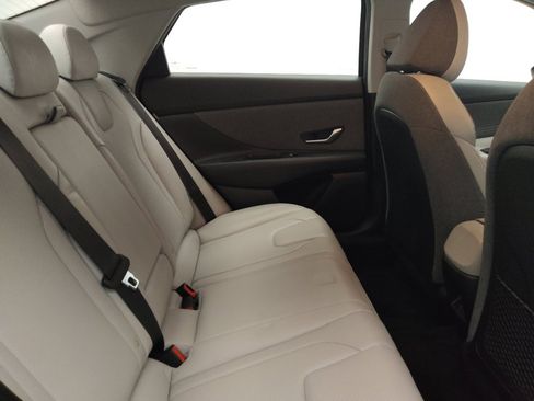Used 2024 Hyundai Elantra Limited FWD image 19